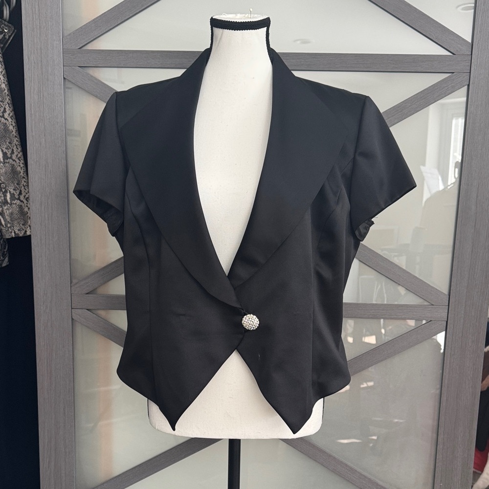 Chic VINTAGE Black Short Sleeve Women's Blazer